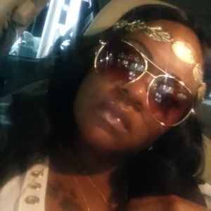 Meet your Posher, Tineka